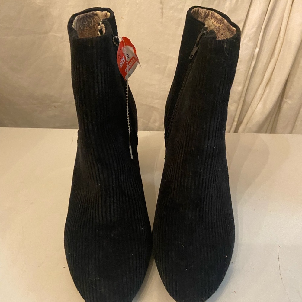 Band if Gypsies black corduroy ankle boots, zip sides, block heels 3” size 9 NWT - Picture 2 of 7